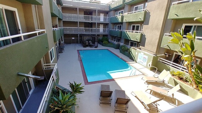 North Tower in Van Nuys, CA - Building Photo - Building Photo