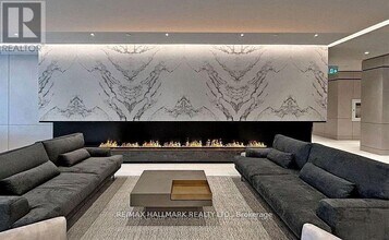 50 Upper Mall Wy in Vaughan, ON - Building Photo - Building Photo