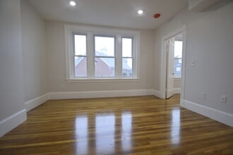 31 Harvard St, Unit 2 in Brookline, MA - Building Photo - Building Photo