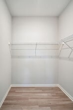 Alcove at Russell Cave in Lexington, KY - Foto de edificio - Building Photo