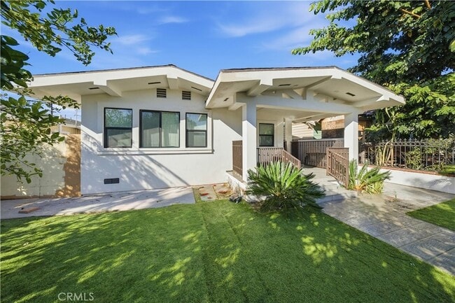 6325 Marbrisa Ave in Huntington Park, CA - Foto de edificio - Building Photo