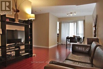 2 Rean Dr in Toronto, ON - Building Photo - Building Photo