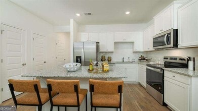 1392 Brooklake Pl in Atlanta, GA - Building Photo - Building Photo