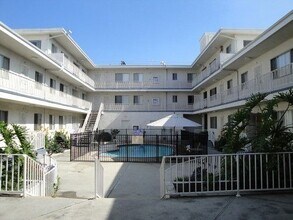 4015 W Adams Blvd in Los Angeles, CA - Building Photo - Building Photo