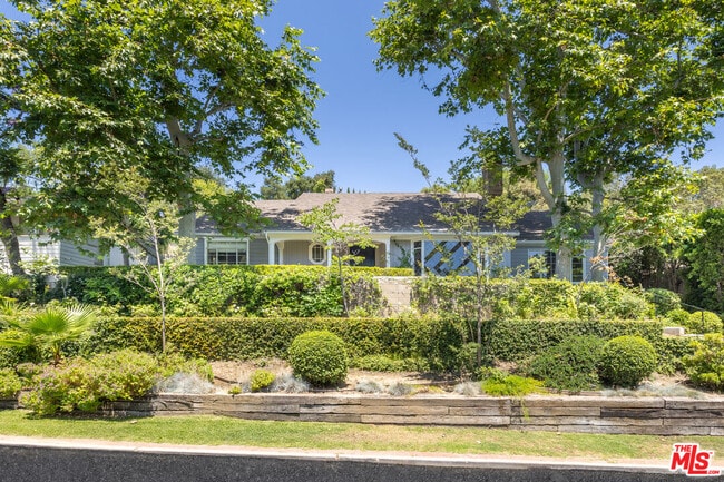 11339 Thurston Pl in Los Angeles, CA - Building Photo - Building Photo