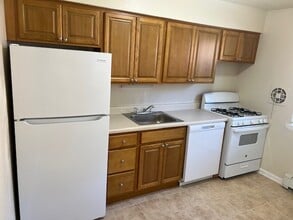 Brooklawn Gardens in Wayne, NJ - Building Photo - Building Photo