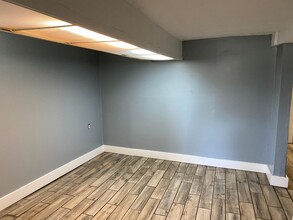 520 Pearl St, Unit UNIT B in Kalamazoo, MI - Foto de edificio - Building Photo