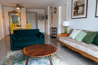 1418 Collins Ave, Unit 403 in Miami Beach, FL - Building Photo - Building Photo