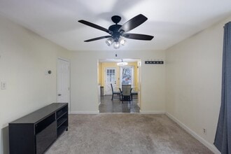 1200 Narcissus Ave in Rosedale, MD - Foto de edificio - Building Photo