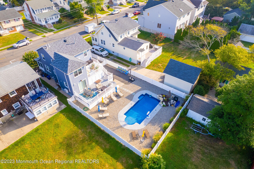 214 Atlantic Ave in Point Pleasant Beach, NJ - Foto de edificio