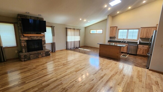 property at 1329 Pinecrest Ln