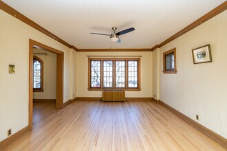 4428 N Oakland Ave in Milwaukee, WI - Foto de edificio - Interior Photo