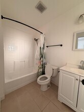 13330 Clairmont Way, Unit 2 in Oregon City, OR - Foto de edificio - Building Photo