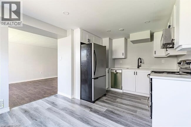 property at 3 Veevers Dr