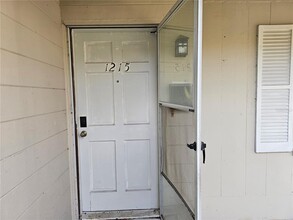 1215 Lake Highland Dr in Orlando, FL - Building Photo - Building Photo
