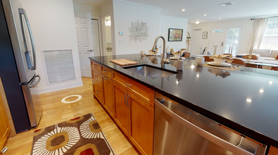 203 Ellery Ct, Unit 1 in Chestnut Hill, MA - Foto de edificio - Building Photo