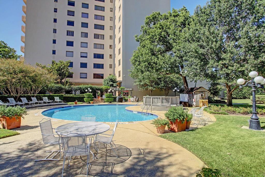 1400 Hermann Dr in Houston, TX - Foto de edificio