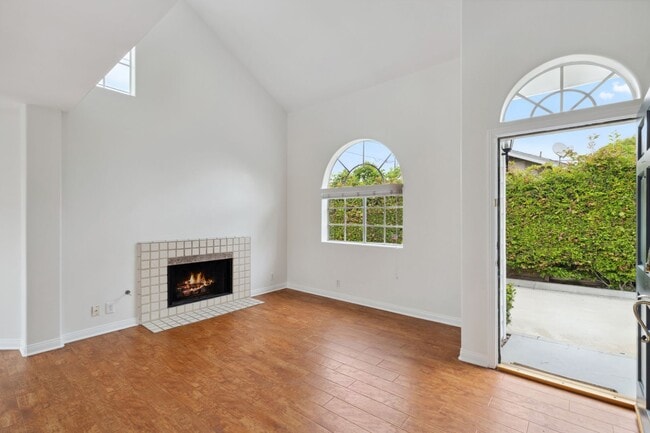 1880 Fullerton Ave in Costa Mesa, CA - Building Photo - Building Photo