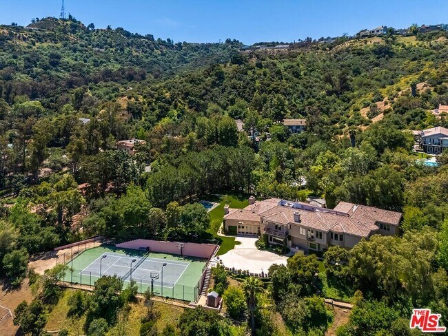 11971 Lockridge Rd in Los Angeles, CA - Building Photo - Building Photo