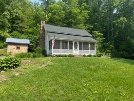 10 Chigger Ridge Rd in Sylva, NC - Building Photo