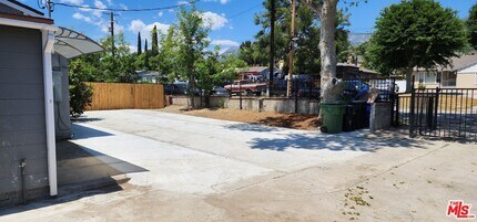 9717 Tujunga Canyon Blvd in Los Angeles, CA - Building Photo - Building Photo