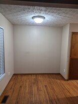 466 Heritage Cir, Unit 466 HC in Bucyrus, OH - Building Photo