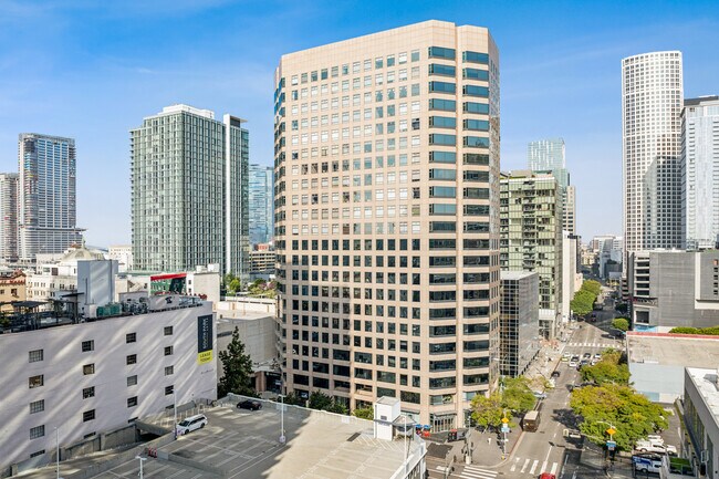 Sky Lofts in Los Angeles, CA - Foto de edificio - Building Photo
