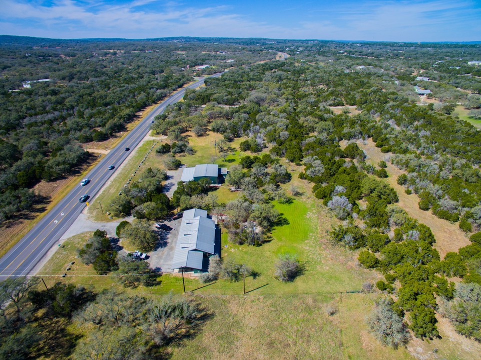 8290 Ranch Road 12 in San Marcos, TX - Foto de edificio