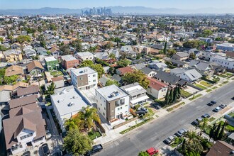 715 W 47th St in Los Angeles, CA - Building Photo - Building Photo