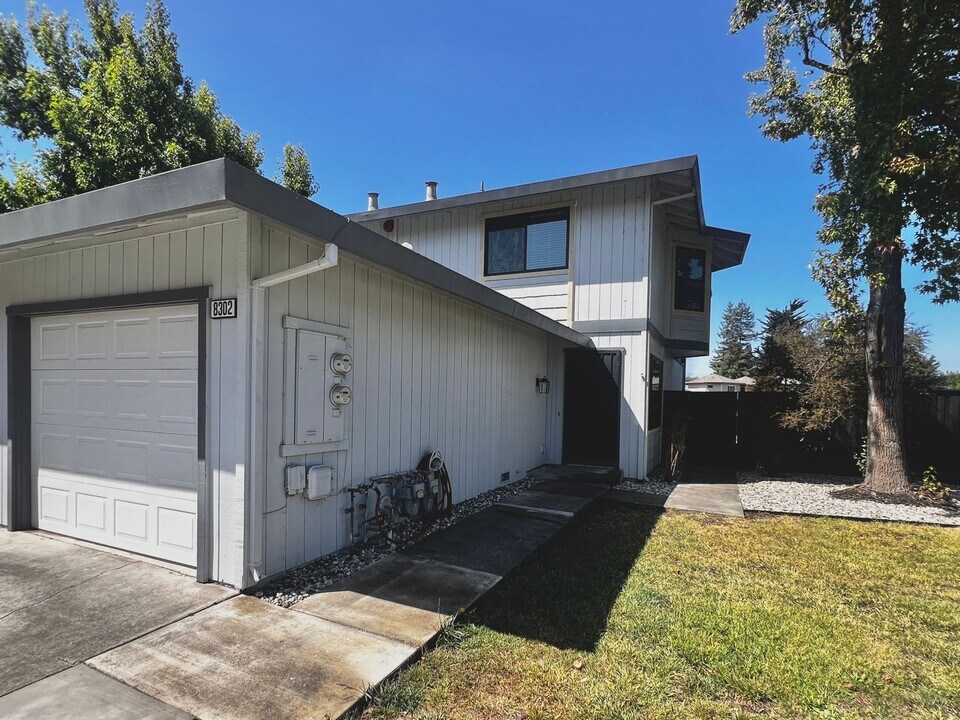 8302 Lasalle Ave in Cotati, CA - Building Photo