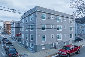 42 W Baltimore St in Lynn, MA - Building Photo - Primary Photo