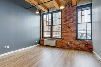 63 Melcher St, Unit 207 in Boston, MA - Foto de edificio - Building Photo