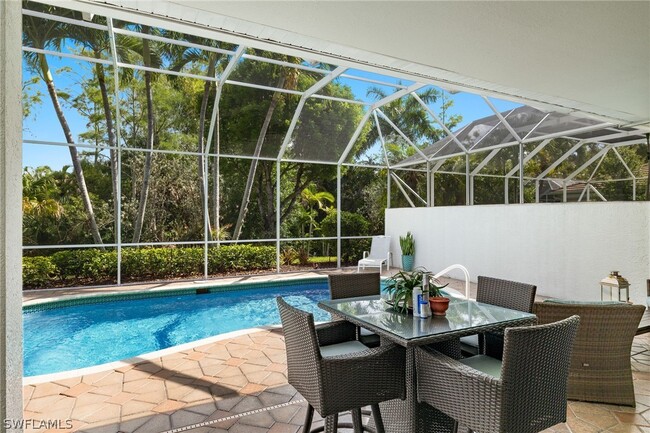 1208 Chelmsford Ct in Naples, FL - Foto de edificio - Building Photo