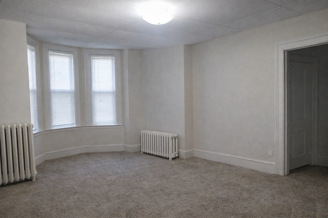 372 North St, Unit 3 in Elgin, IL - Foto de edificio - Building Photo