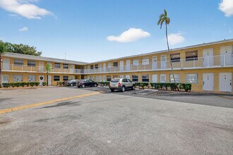 4051 NE 13th Ave in Oakland Park, FL - Building Photo - Building Photo