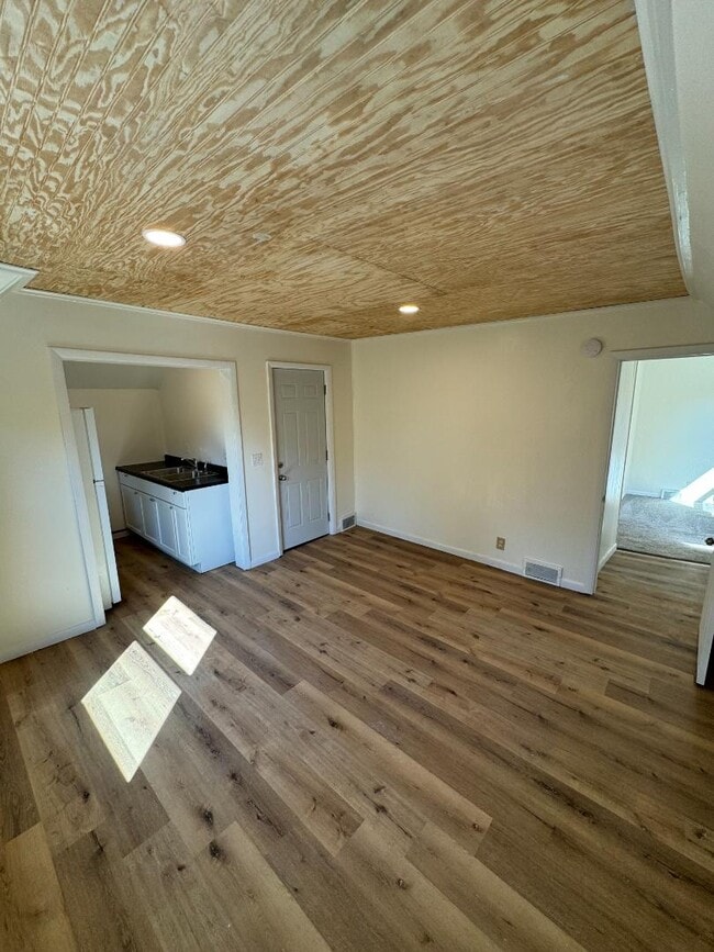 622 E Locust St in Bloomington, IL - Building Photo - Building Photo