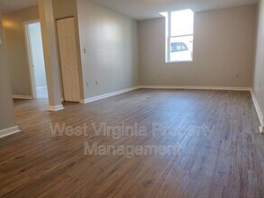 104 N 8th St in Princeton, WV - Foto de edificio - Building Photo