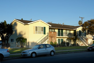 12551 Nutwood St in Garden Grove, CA - Foto de edificio - Building Photo