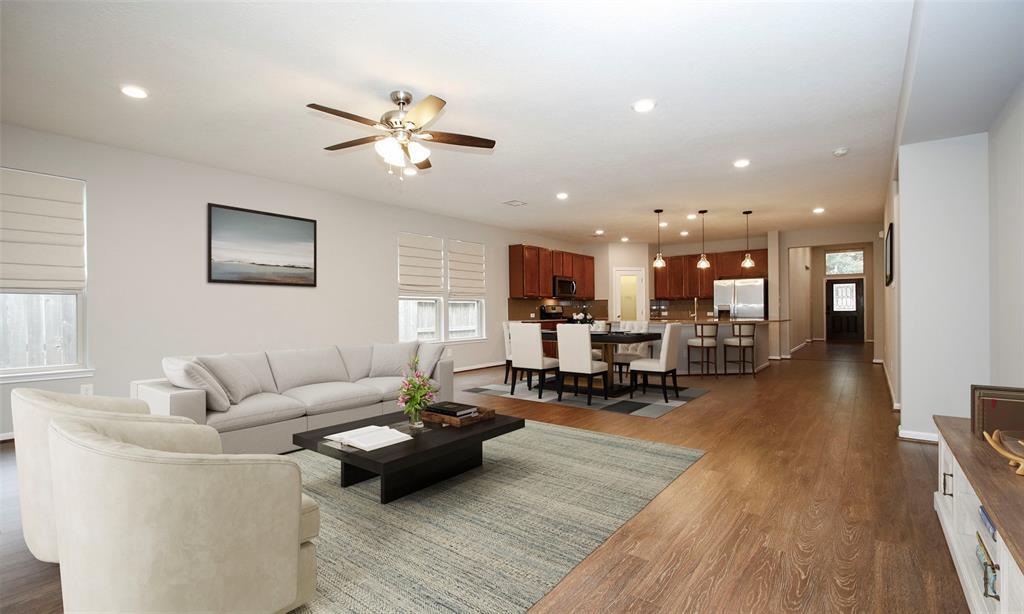 1938 Elkington Cir in Conroe, TX - Building Photo