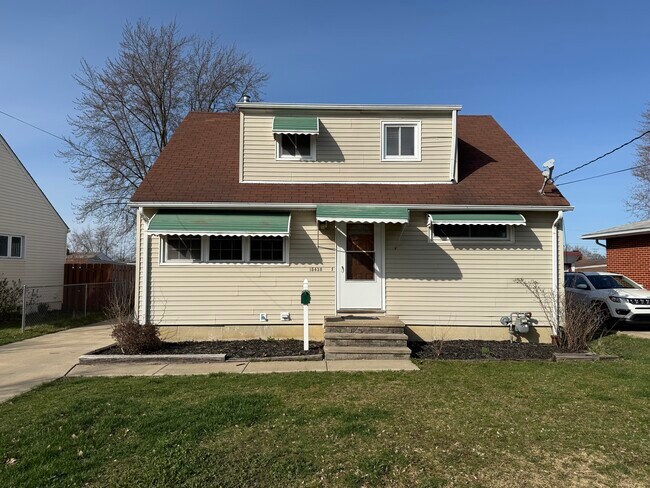 property at 15438 Meigs Blvd