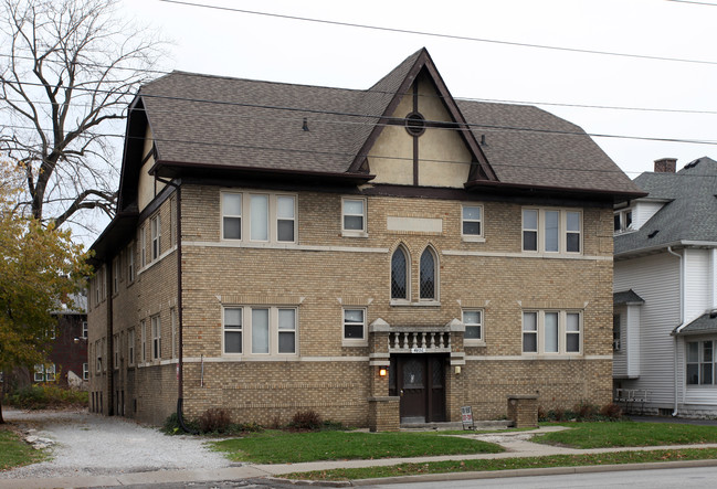 4806 E Washington St in Indianapolis, IN - Foto de edificio - Building Photo