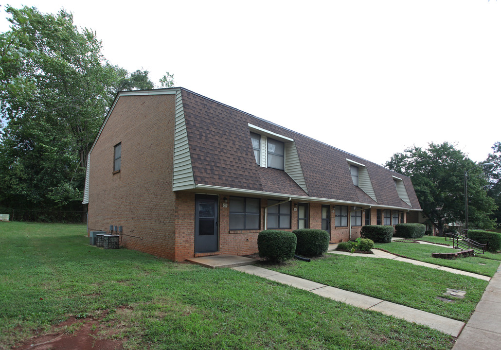 Rollins Apartments in Mount Holly, NC - Building Photo