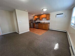 62 Kingfisher Rd in Levittown, NY - Building Photo - Building Photo
