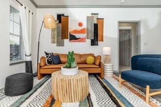 9914 Military Dr W in San Antonio, TX - Foto de edificio - Building Photo