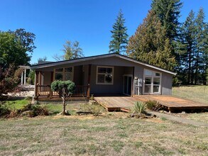30655 SE Lawrence Rd in Estacada, OR - Building Photo - Building Photo