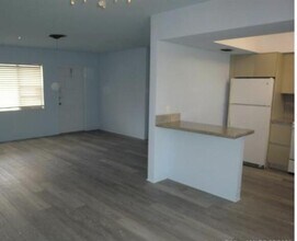 1643 Wiley St in Hollywood, FL - Building Photo - Building Photo