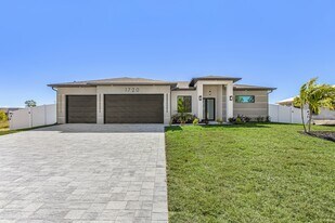 1720 NE 14th St in Cape Coral, FL - Building Photo