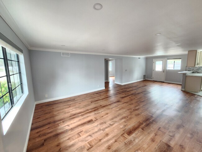 21217 De la Guerra St in Woodland Hills, CA - Building Photo - Building Photo