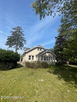 399 W Park Ave in Ocean Township, NJ - Building Photo