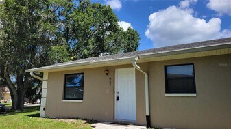 857 Ponder Ave in Sarasota, FL - Building Photo